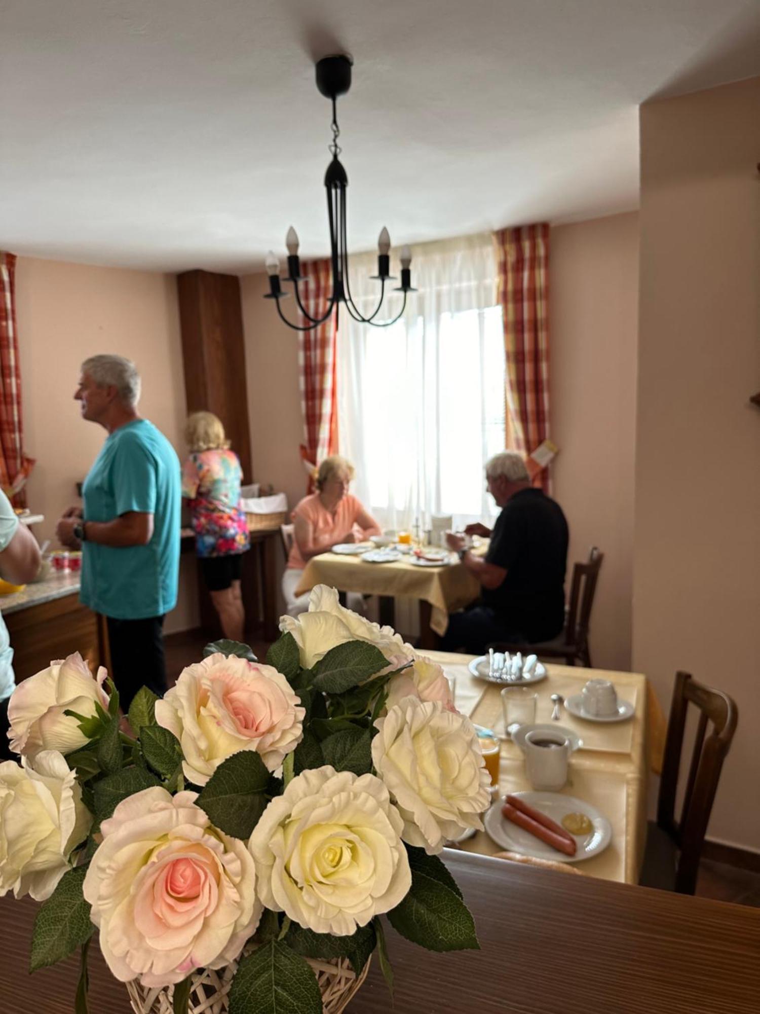 Penzion Moravsky Sommelier Valtice Bagian luar foto