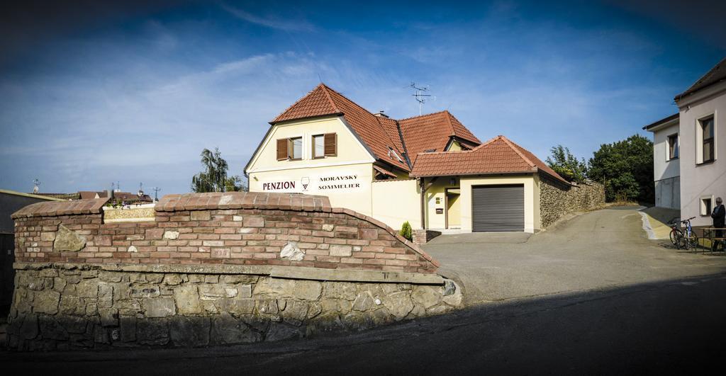 Penzion Moravsky Sommelier Valtice Bagian luar foto