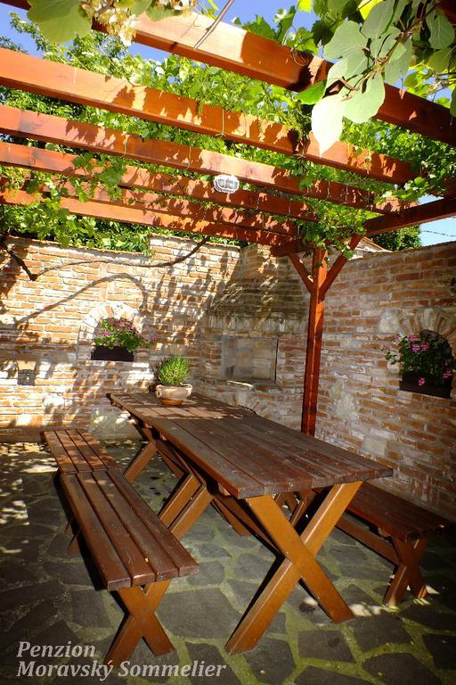 Penzion Moravsky Sommelier Valtice Bagian luar foto